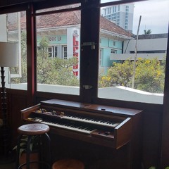 berdistraksi by danilla (short)