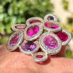 Hennes dans på rubiner