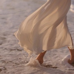 انرميت ببحر الهوى موج.