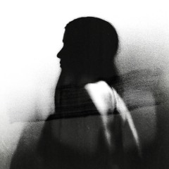 الليل يسألُ من أنا؟