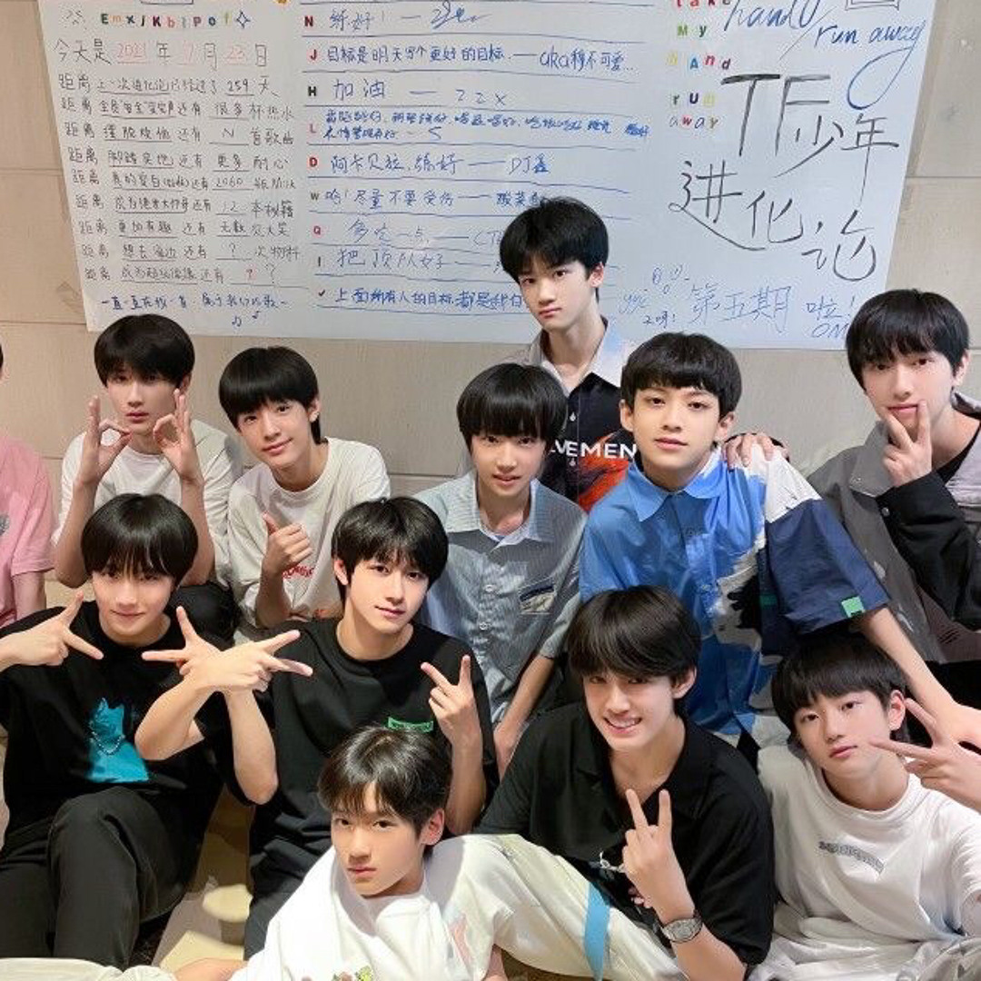 TF家族 三代 2sides 张极 フォトブックセット 【公式通販】