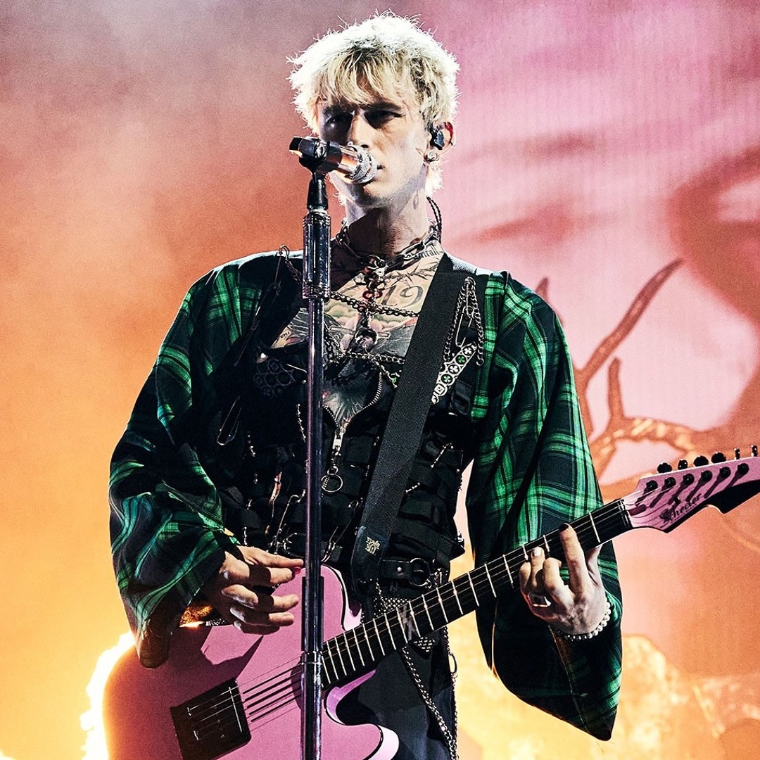 Machine Gun Kelly ツアーパーカー グラフィックラッパー Amazon.com: Machine Gun Kelly Hoodie Pink Face Logo Official