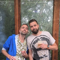 It takes two to techno.mp3