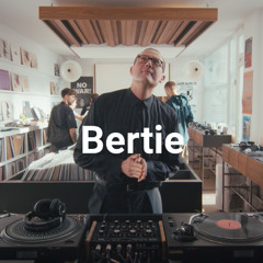 Yoyaku Instore Session with Bertie