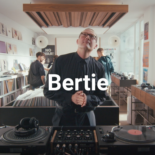 Yoyaku Instore Session with Bertie