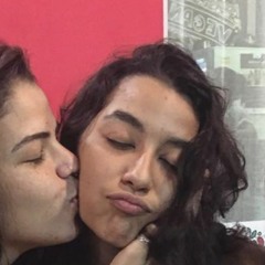 todomundomeolhaestranho