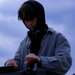 Resonate Displayed 002: On the Roof | Puzzle