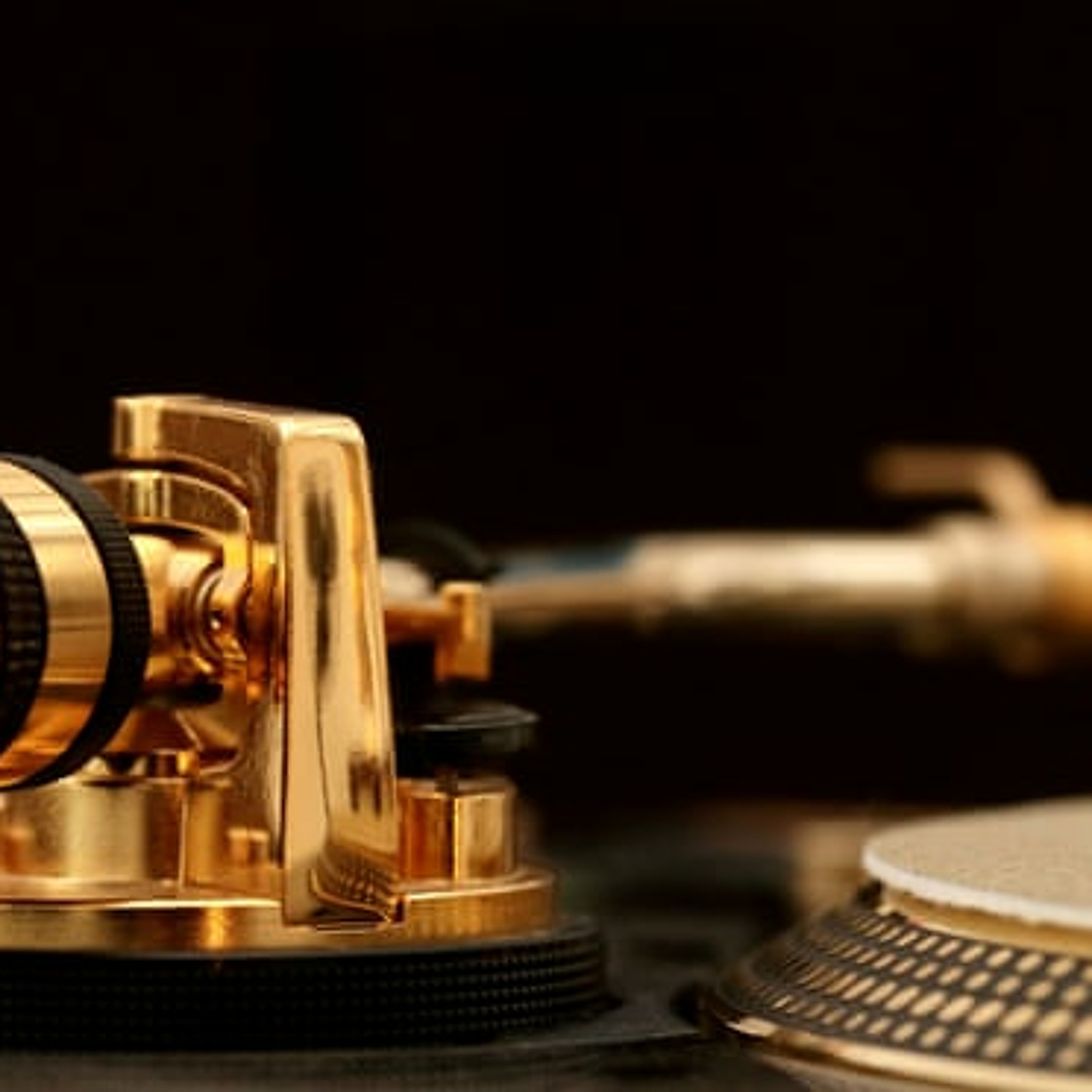DJ Frankie Dee