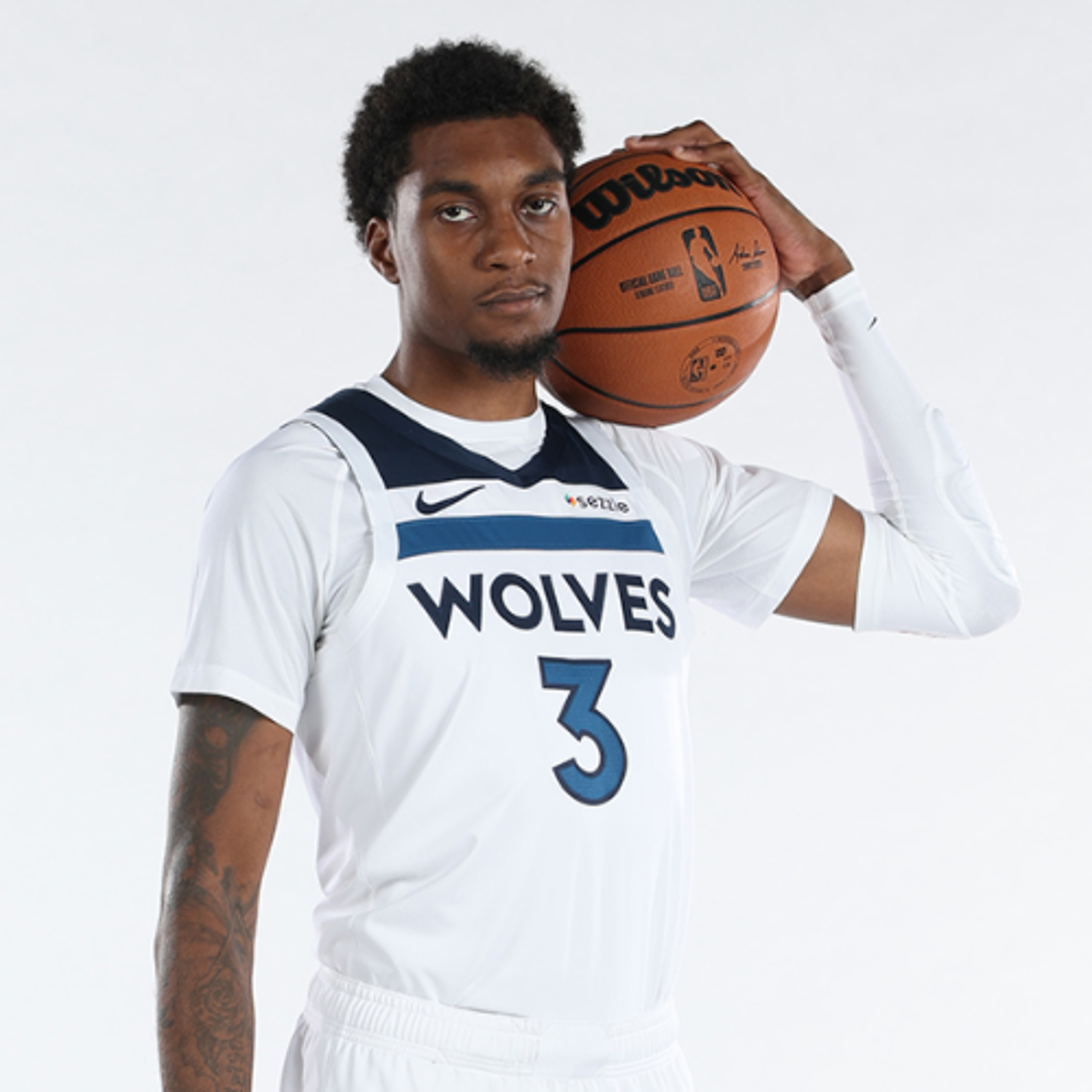 Jaden McDaniels Shootaround 04.23