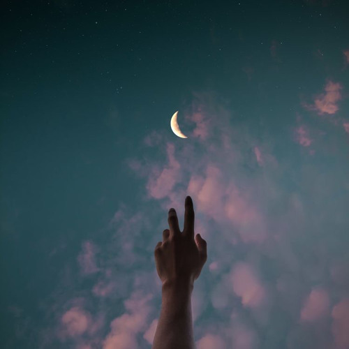 ⁨ ناسيني جنبك يا قمر