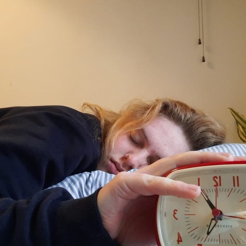 Stream Internationale Dag van de Slaap Vera (22) slaapt de meeste dagen van de week slecht by