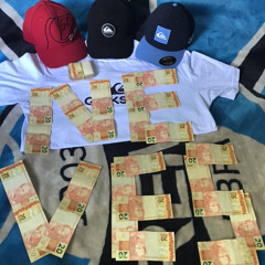 Ela senta na peça dos menor criminoso