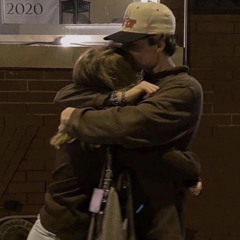 ‎⁨وأشوفك لما تضحك لي، تروح بالضحكة دي مشاكلي.⁩