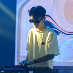 Yêu Khác Thương Hại (HuyLux remix)