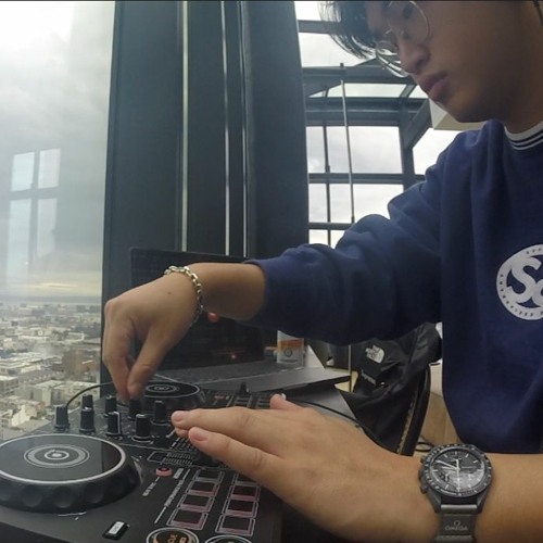 Rainy Day Deep House Mix - DJ Kevin X Radio Ep. 11