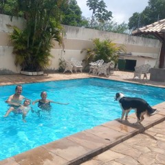 Brincando na Piscina
