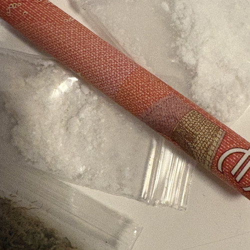 Kleine line Coke itan