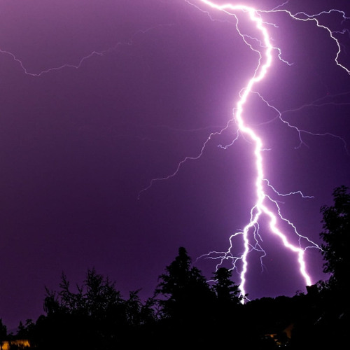 NACHTS WACH x LILA WOLKEN