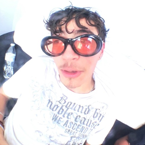 @Cosaa1k - Molly (p. @prettifun & @lowkeysamuel)