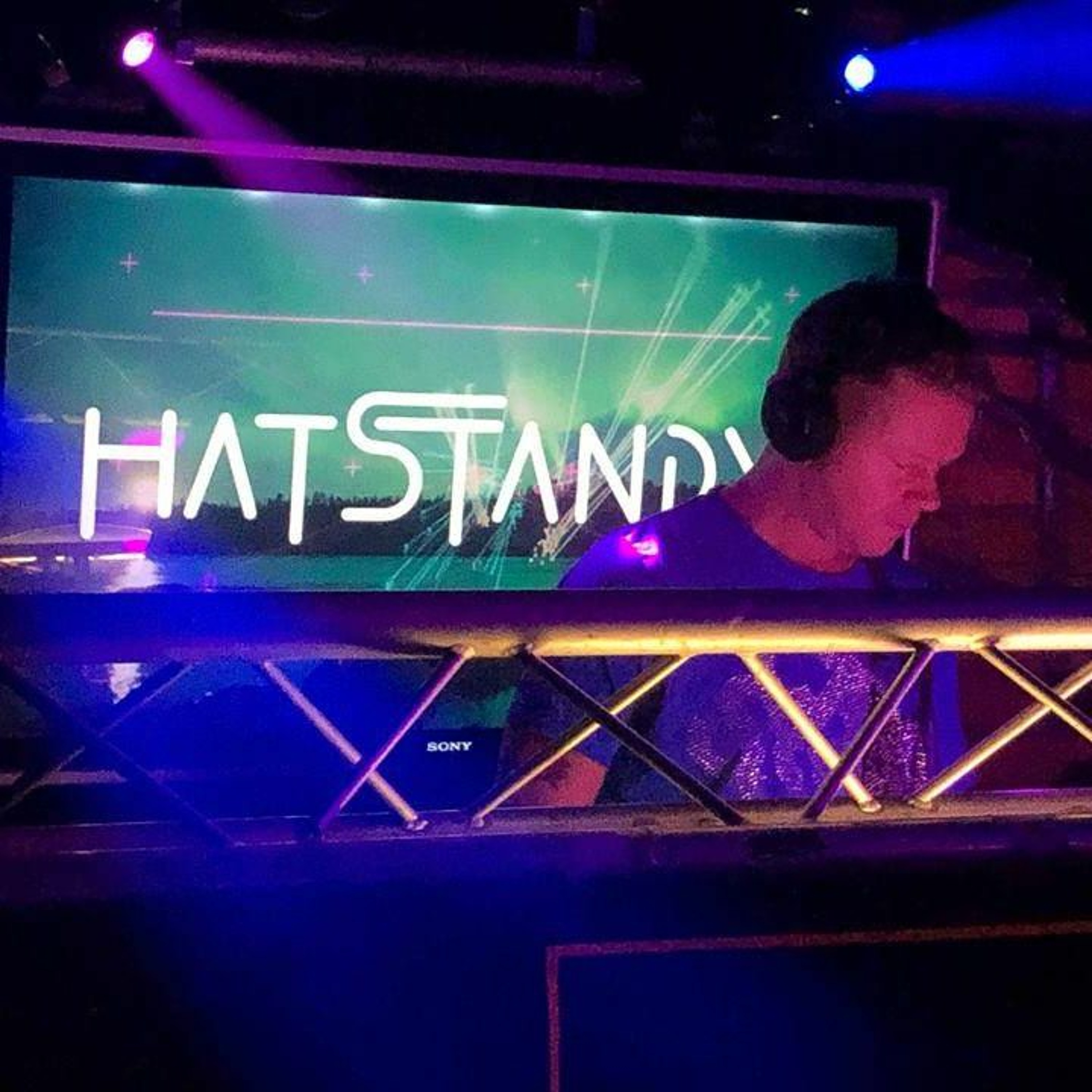 HatStandy