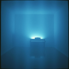 너 없이 텅 빈 방에 혼자야