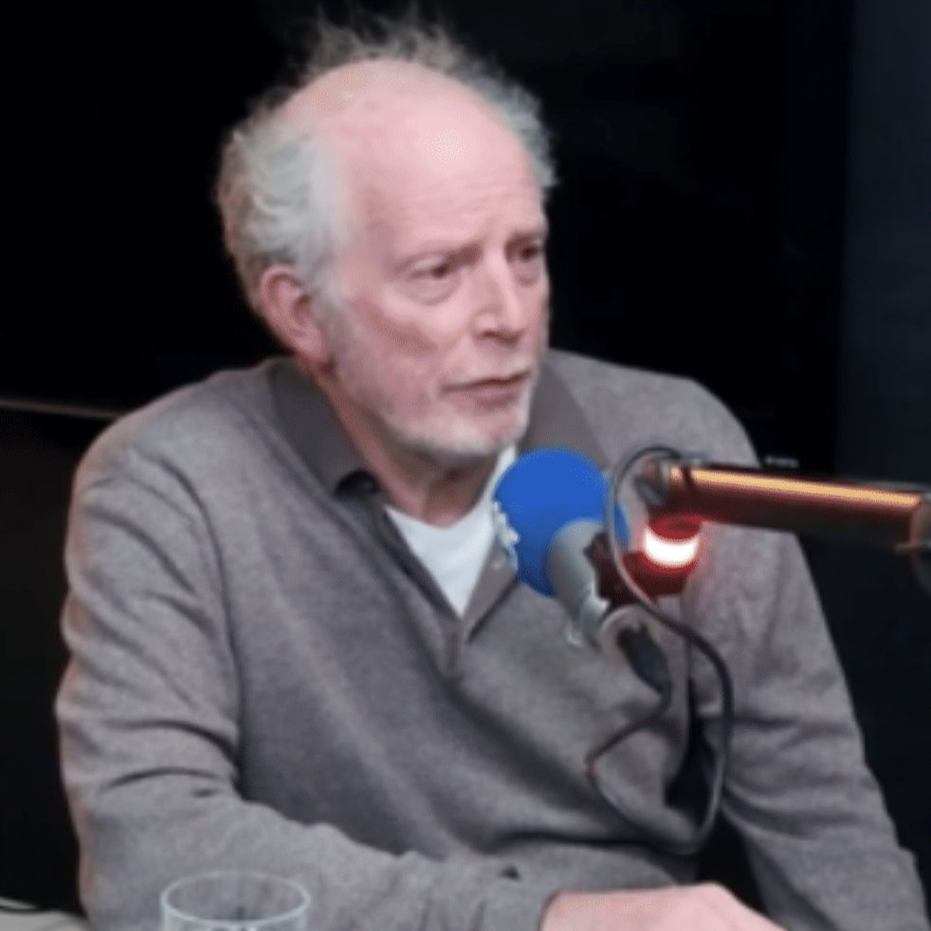 2026-08-26 Guus van Dee is blij met de keuze voor de plek voor een AZC in Heesmtede episode artwork