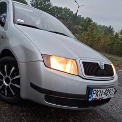 Muza do opału i hajcowania z diabłami Škodą pod remizą