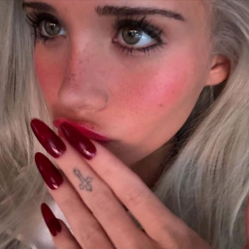 Breakfast in bed - Nessa Barrett [ s l o w e d ]