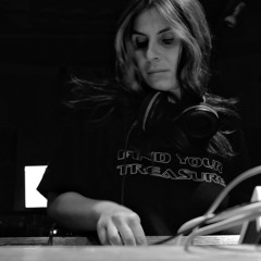 S02 E04 | Natalie Kandelaki @ Sonic Junkie Recording Studio