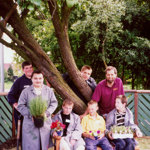 Garden Makeover +1 Pioneer Special School (BBC Essex) 2004