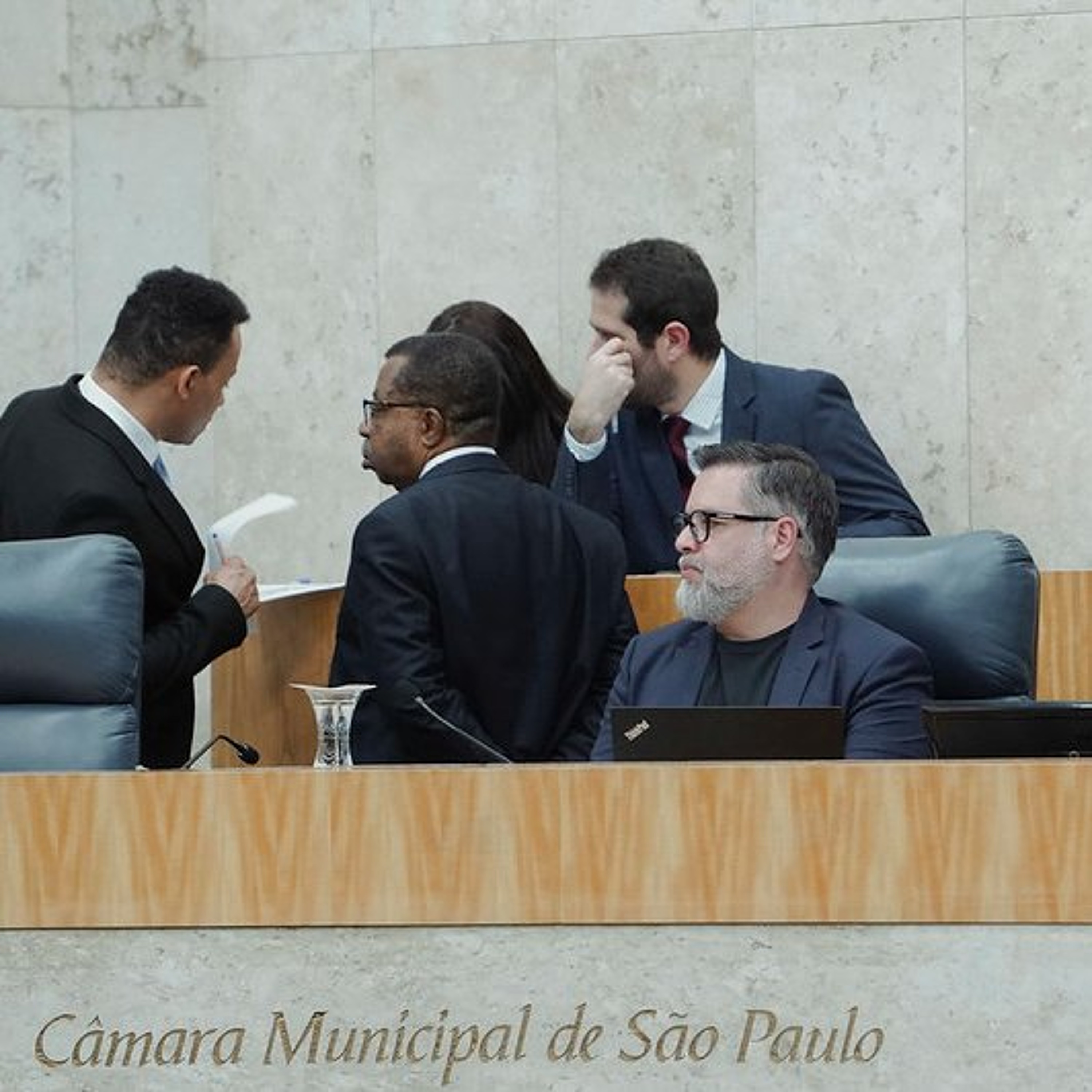 14.10.2026 = TRANSPORTE, JORNADA DE TRABALHO E ATENÇÃO AOS IDOSOS FORAM TEMAS DISCUTIDOS NA SESSÃO PLENÁRIA