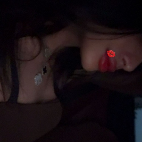 يحبون ويخونون