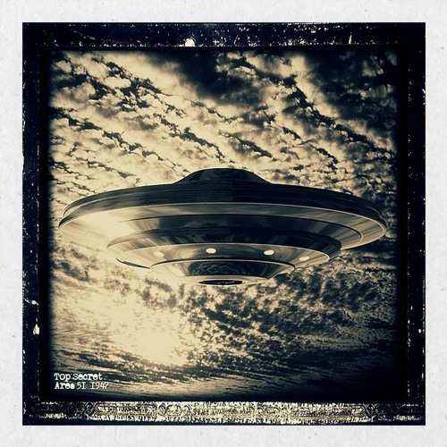 Spaceship Traveling (electrotech mix)