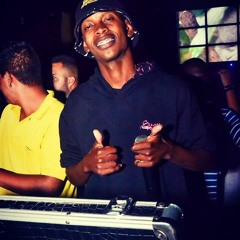 UM AQUECIMENTO LEVE MACUMBINHA ( DJ WALLACE DO ANTARES )