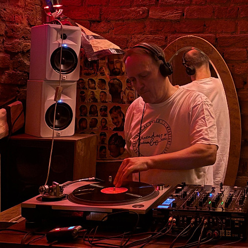 vik @ bar v krymsky 21.08.2025 part 2