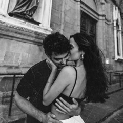 وانسى حضني جوا حضنك.