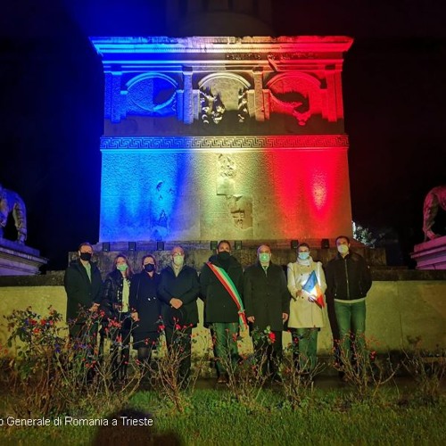 Ziua Naţională: Mausoleul Candia din Aquileia, iluminat în culorile drapelului României