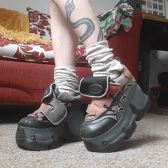 prayingtoguanyin (Tsarling)