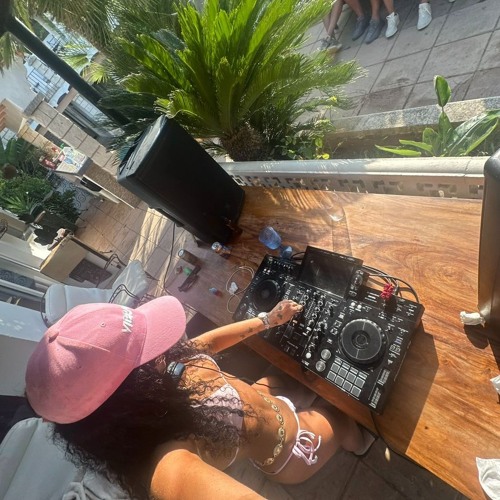 Lucca - Grooves In Paradise [FSA Exclusive Guest Mix]