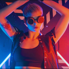 мы танцуем в цифровом сияни