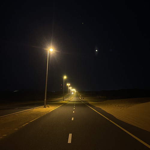 ‎⁨اذا نامت عيون الناس نجي للموعد الحساس⁩