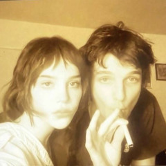 حبيبي لحضنك اشتاقيت افتح لي ايدك احضني