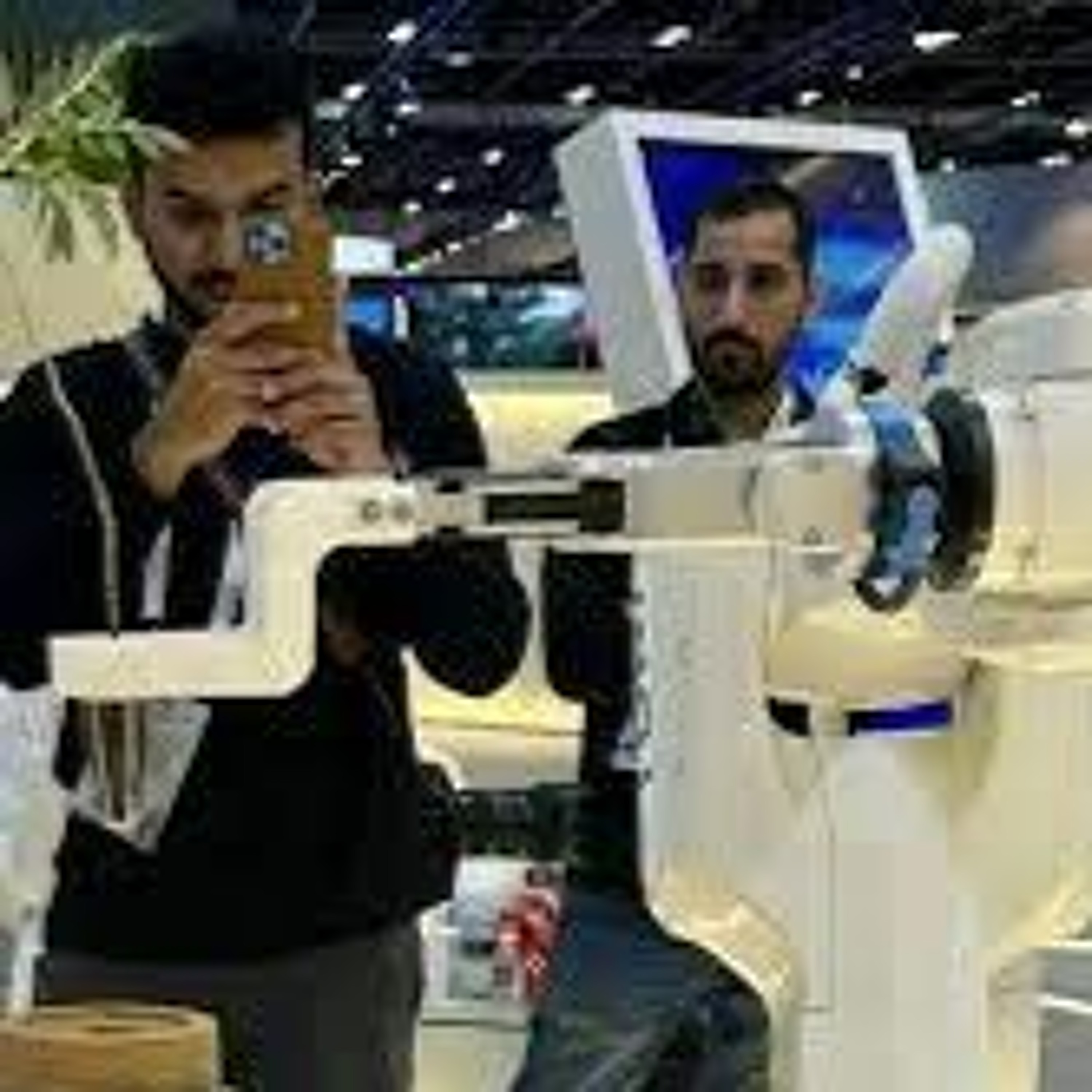 UAE Robot Plants Tree Saplings in Seconds! episode artwork