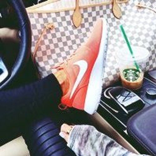 białe nike [Bass Boosted]