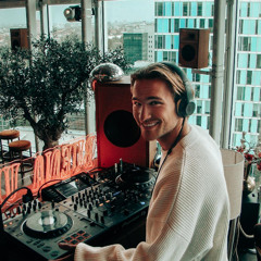 HOUSE SET | At Hasta La Vista