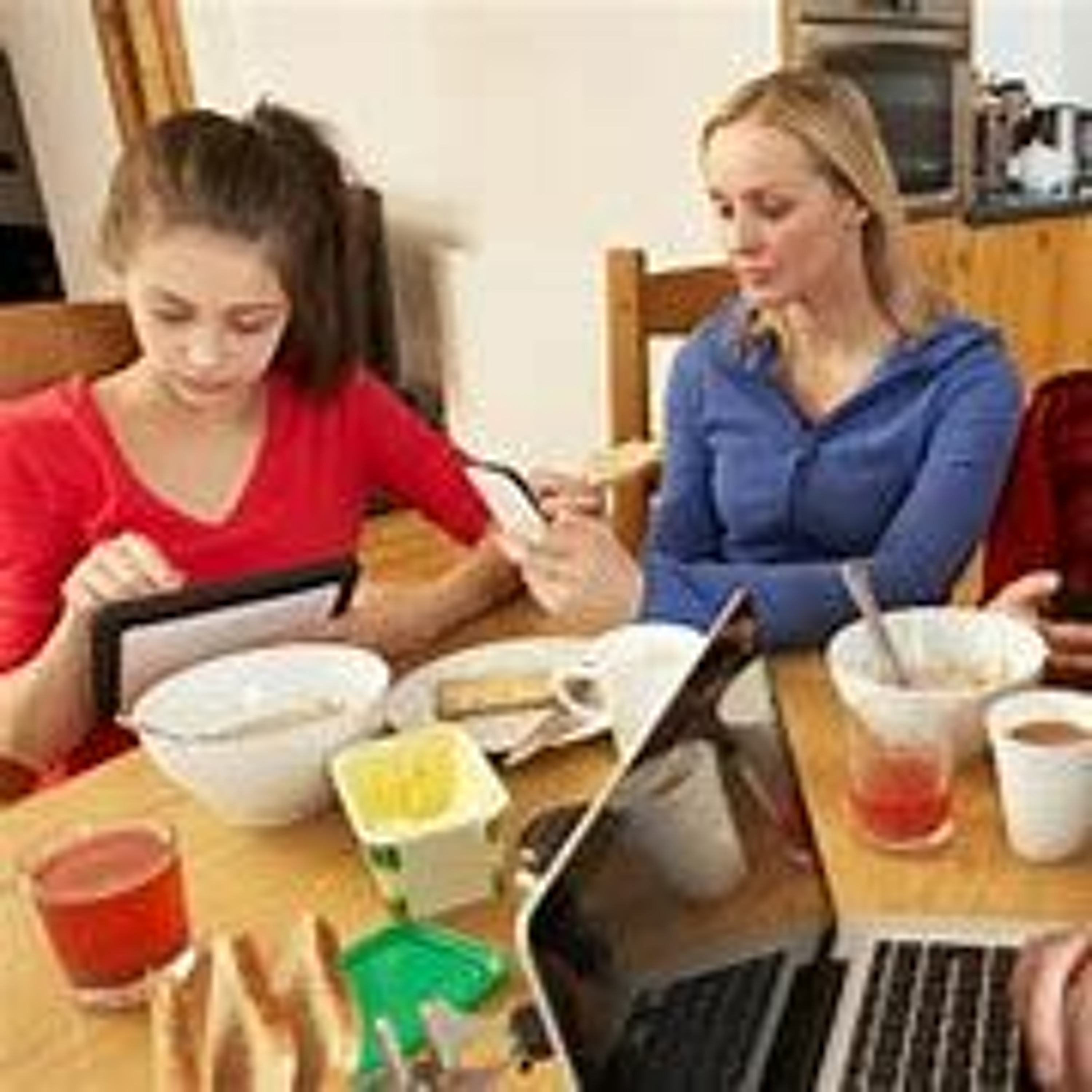 ¿CÓMO CONVIVIR CON UN ADOLESCENTE?