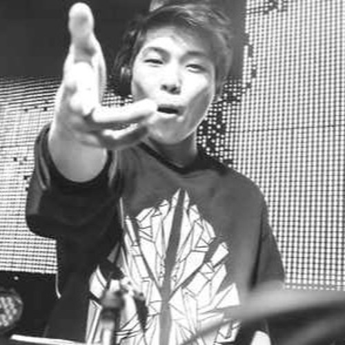 Taiki Nulight & Mikey B - Everybody In The Club (ekqwl VIP Bootleg Reboot)