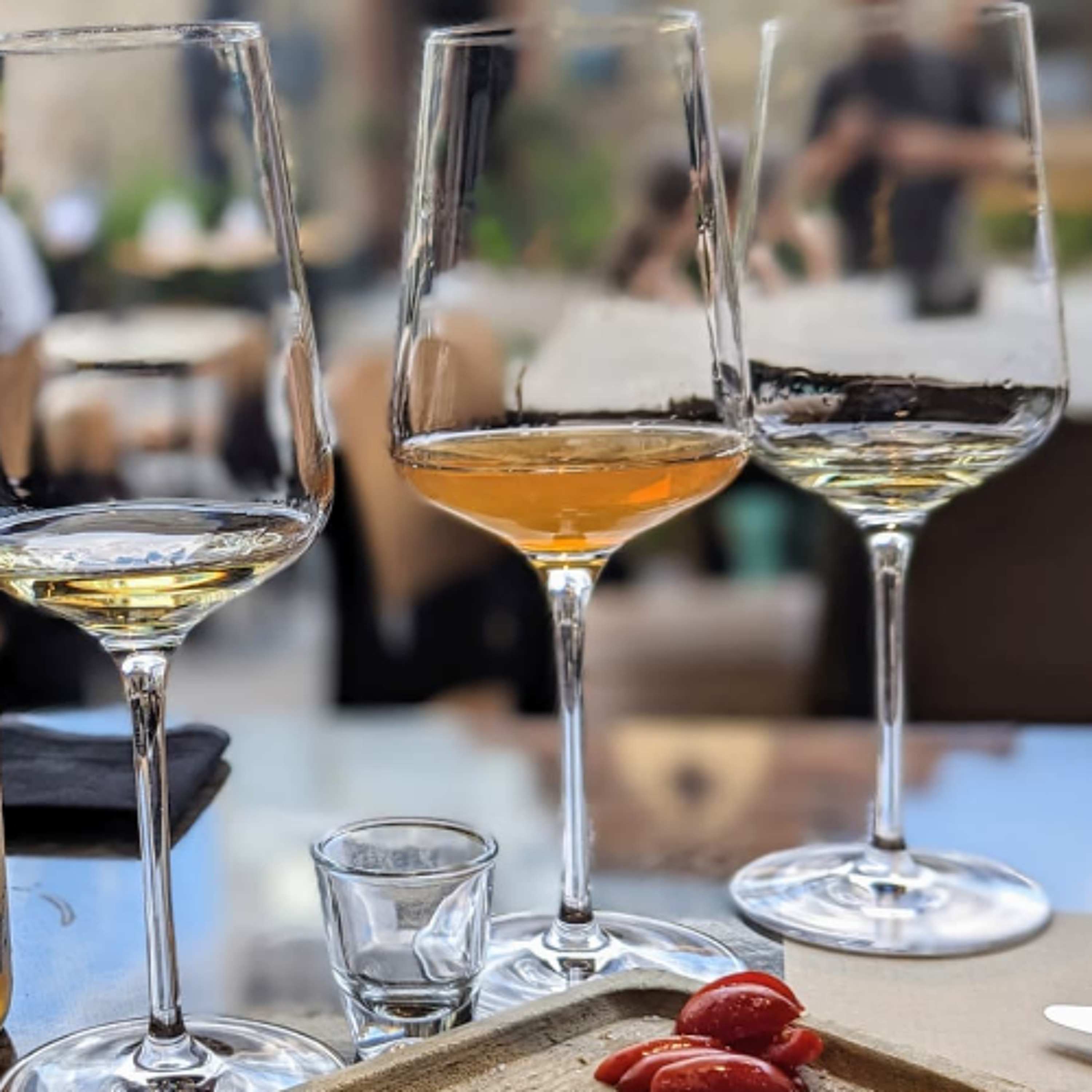 פרק 104 - יינות כתומים