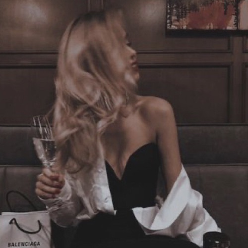 ‎⁨قوي قلبك على الفراق علميه انك مو سهله ! ⁩