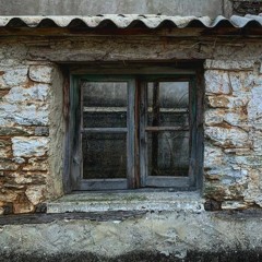 Η κοπέλα στο παράθυρο